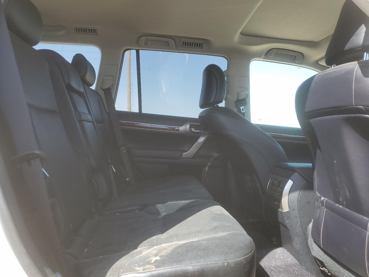 2011 Lexus GX - Image 11