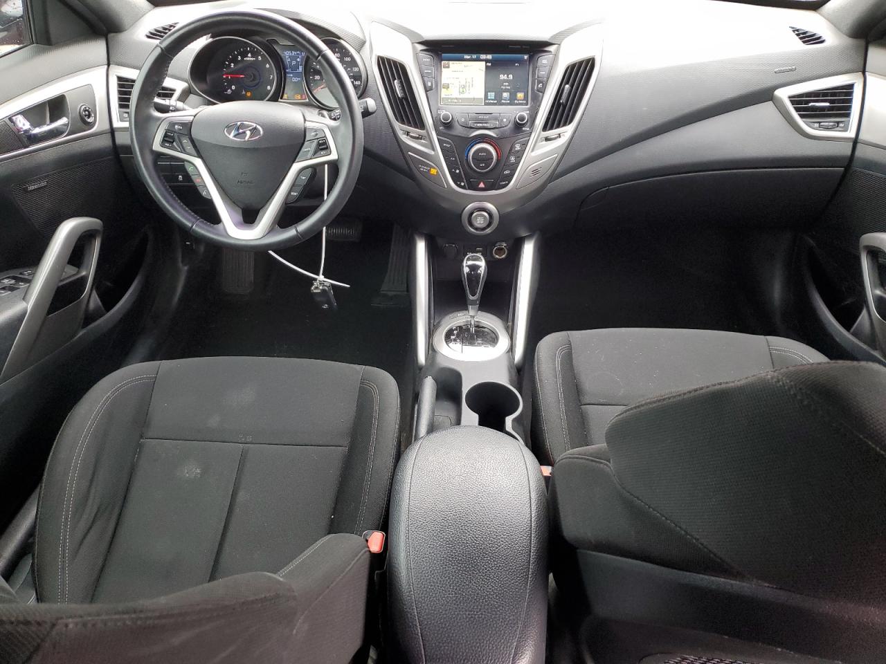 2017 Hyundai Veloster - Image 8