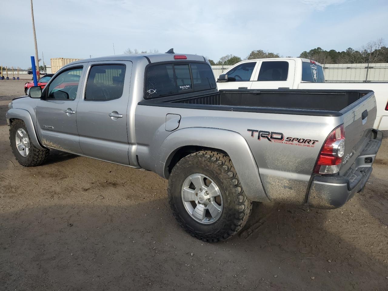 2015 Toyota Tacoma - Image 2