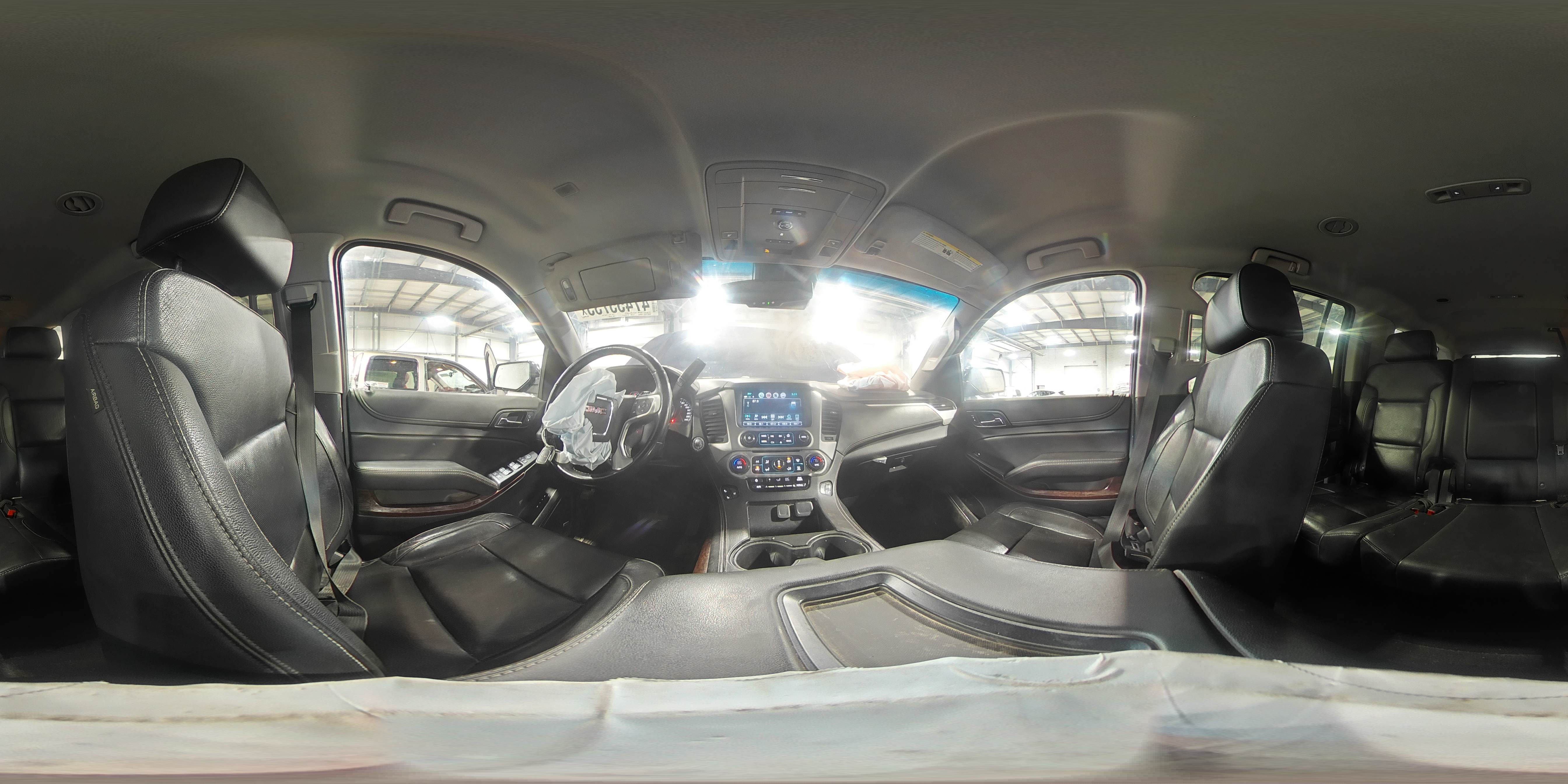 2019 GMC Yukon - Image 16
