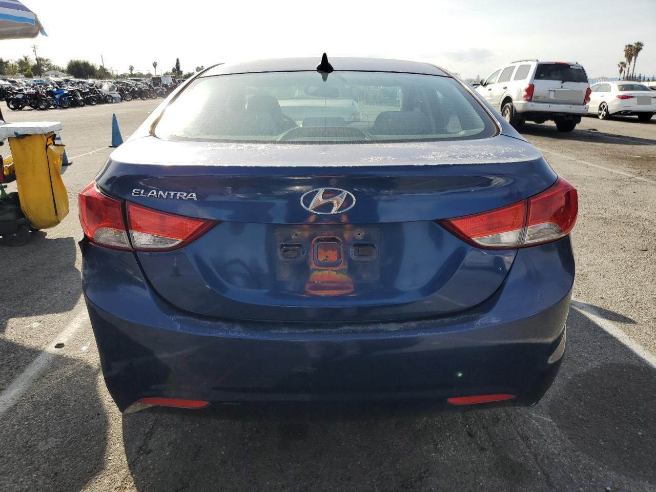 2013 Hyundai Elantra - Image 6