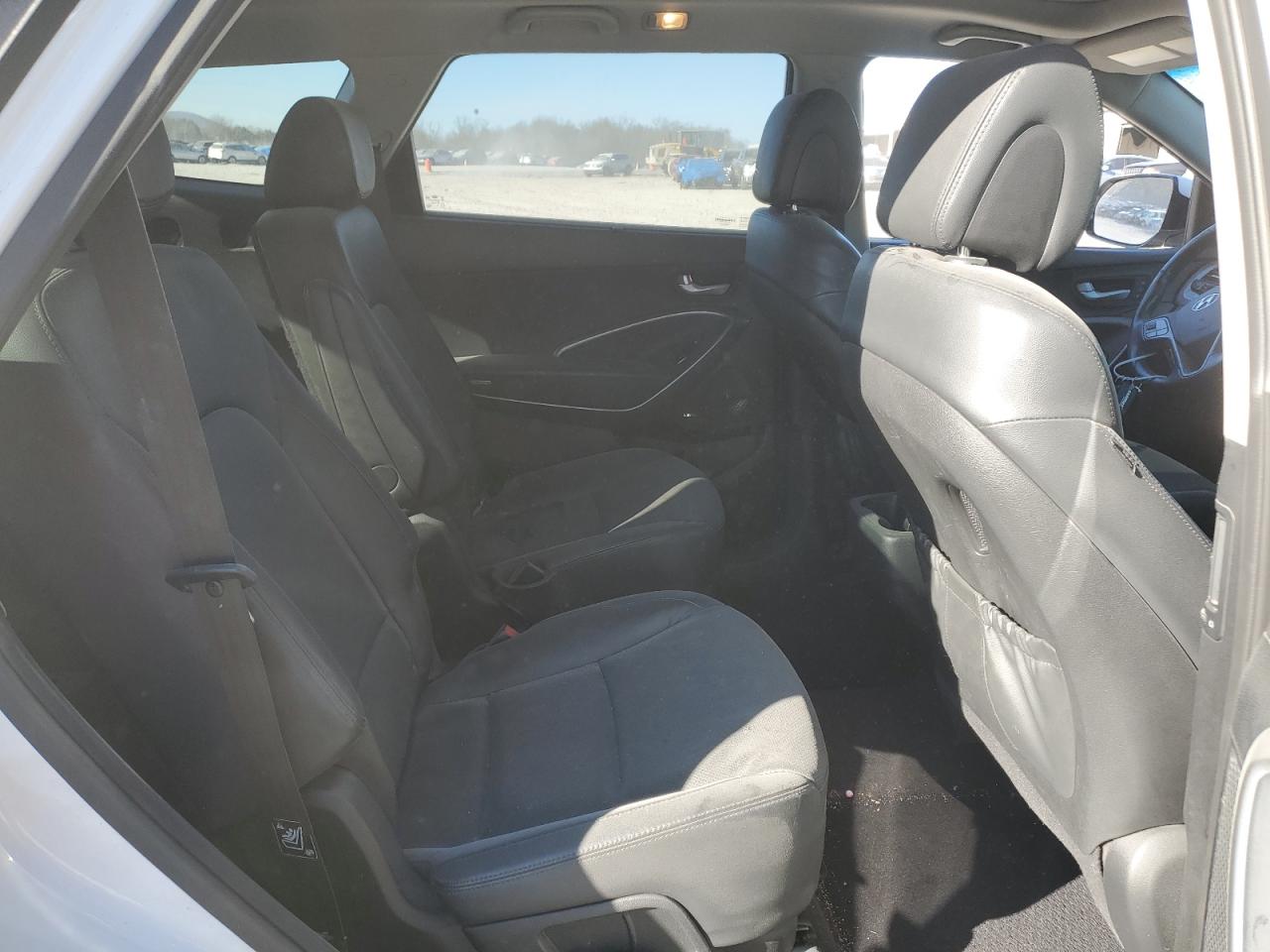 2017 Hyundai Santa Fe - Image 12
