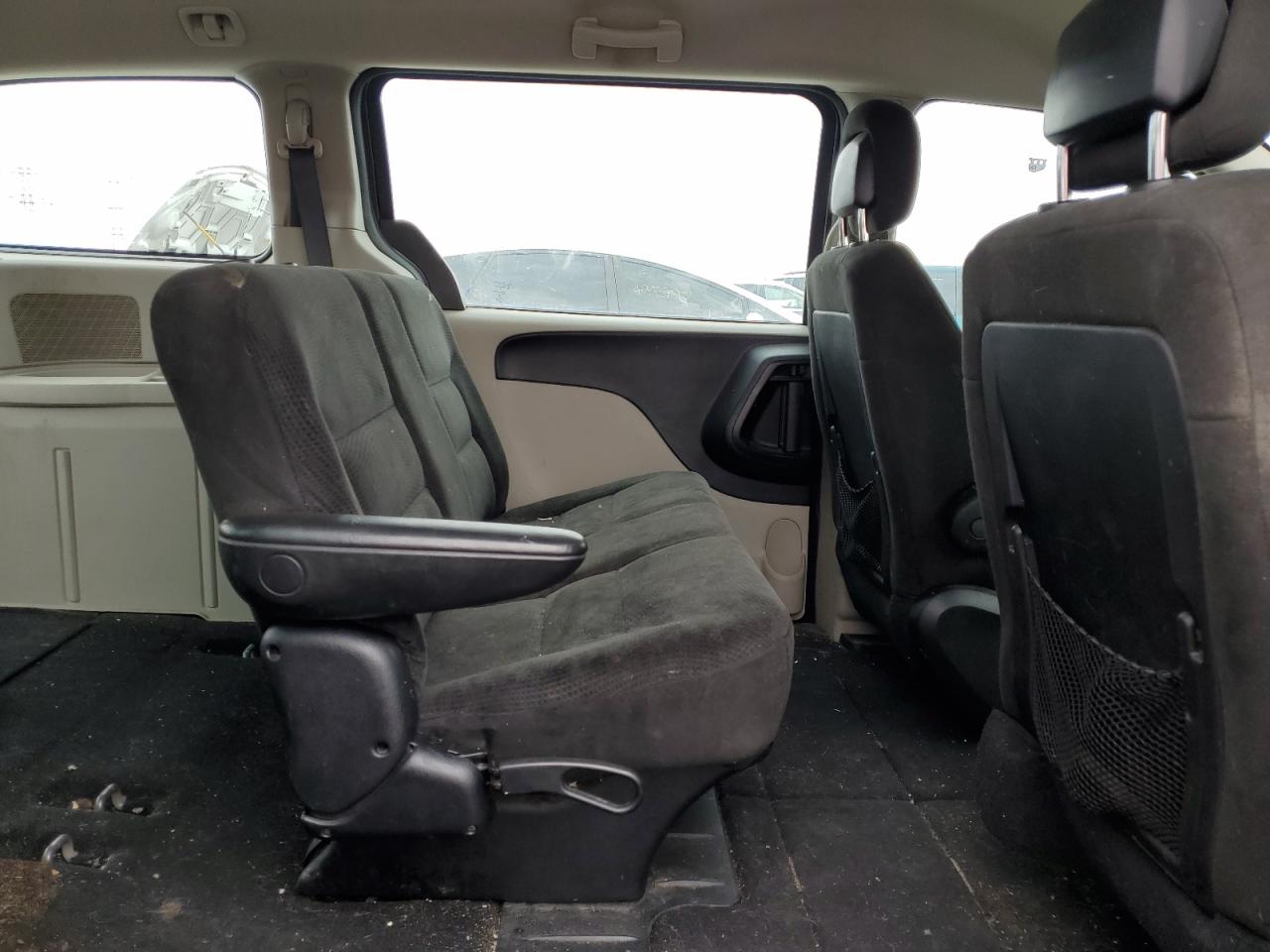 2016 Dodge Caravan - Image 11