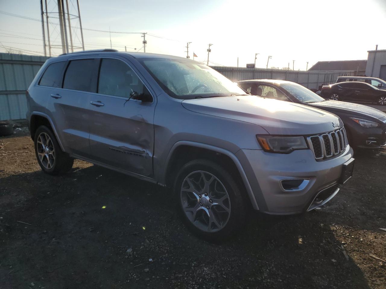 2018 Jeep Grand Cherokee - Image 4