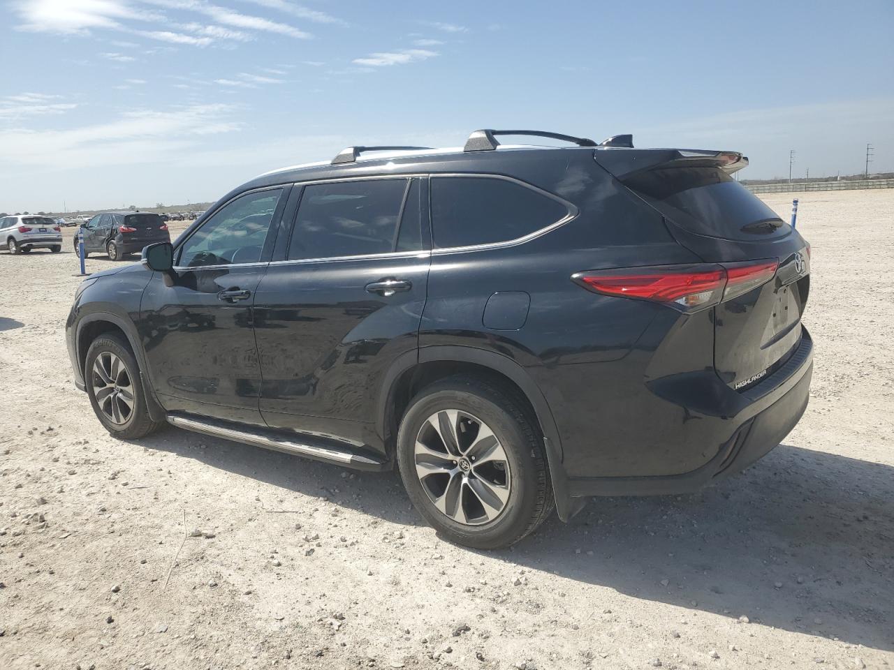2021 Toyota Highlander - Image 2