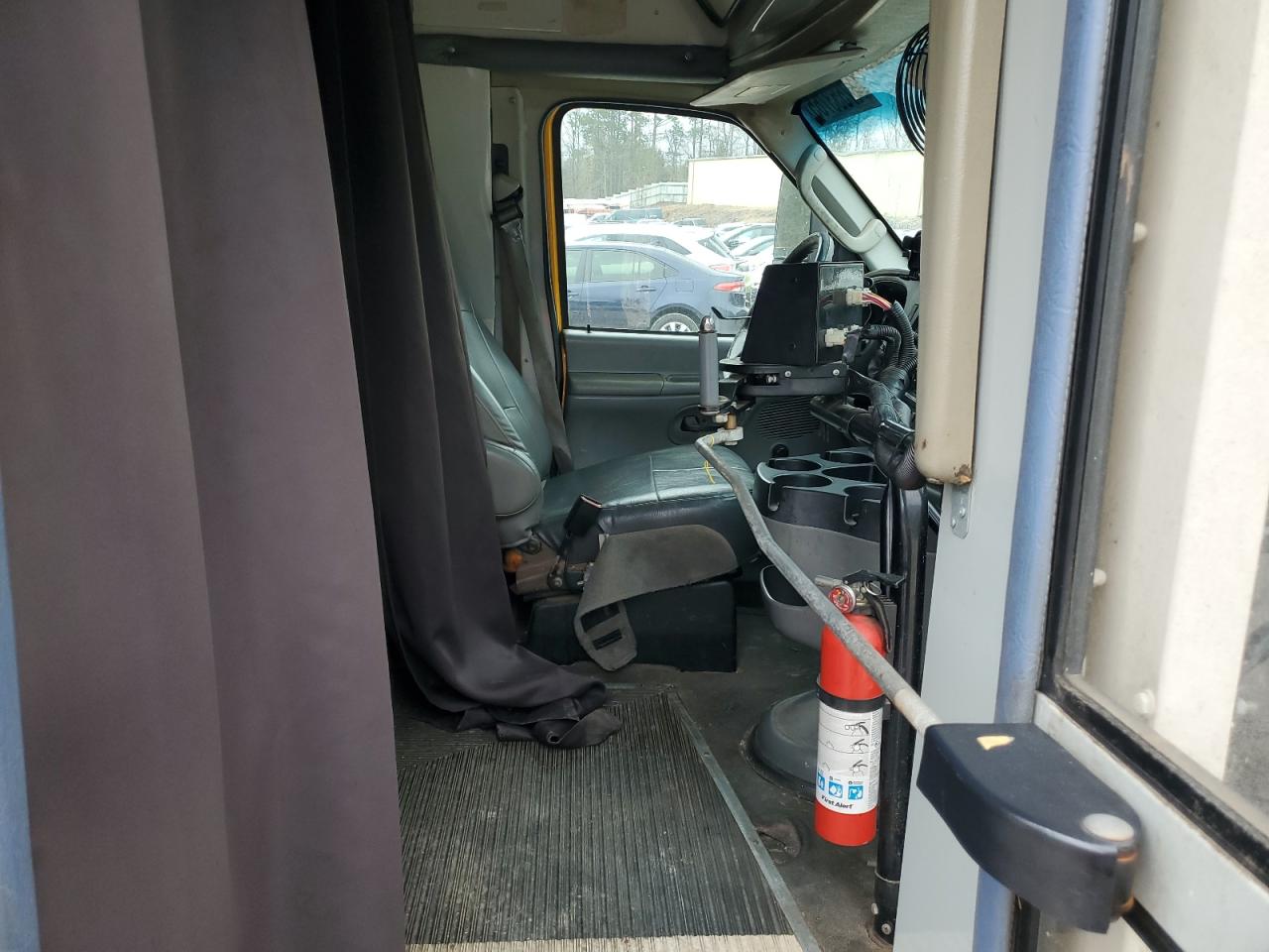 2006 Ford Econoline - Image 6