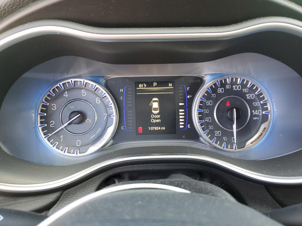 2015 Chrysler 200 - Image 9