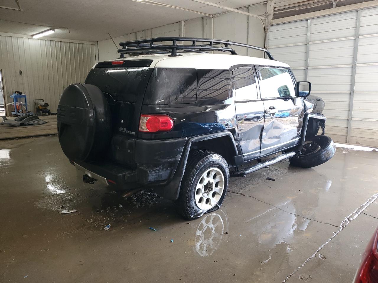 2011 Toyota FJ Cruiser - Image 3