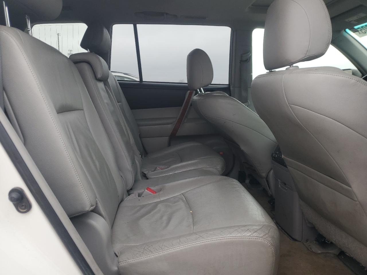 2010 Toyota Highlander - Image 11