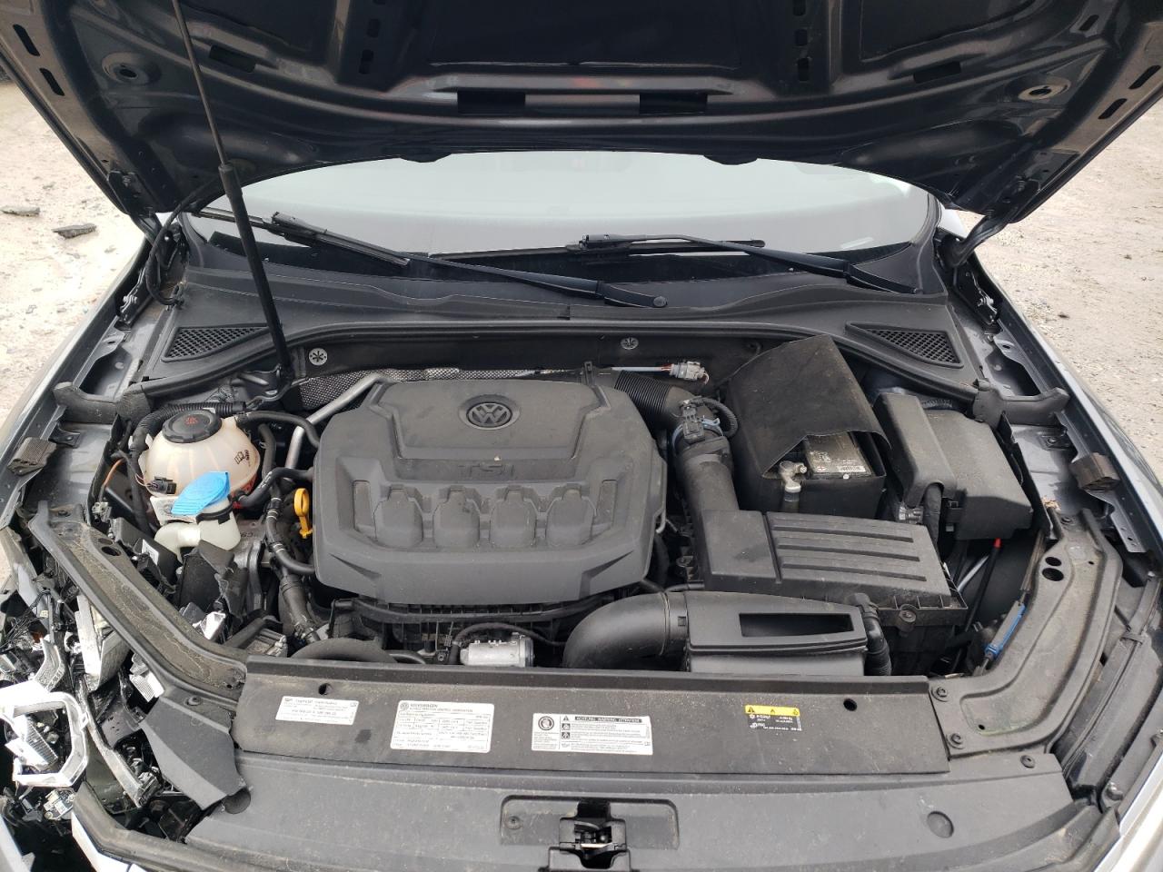 2018 Volkswagen Passat - Image 11