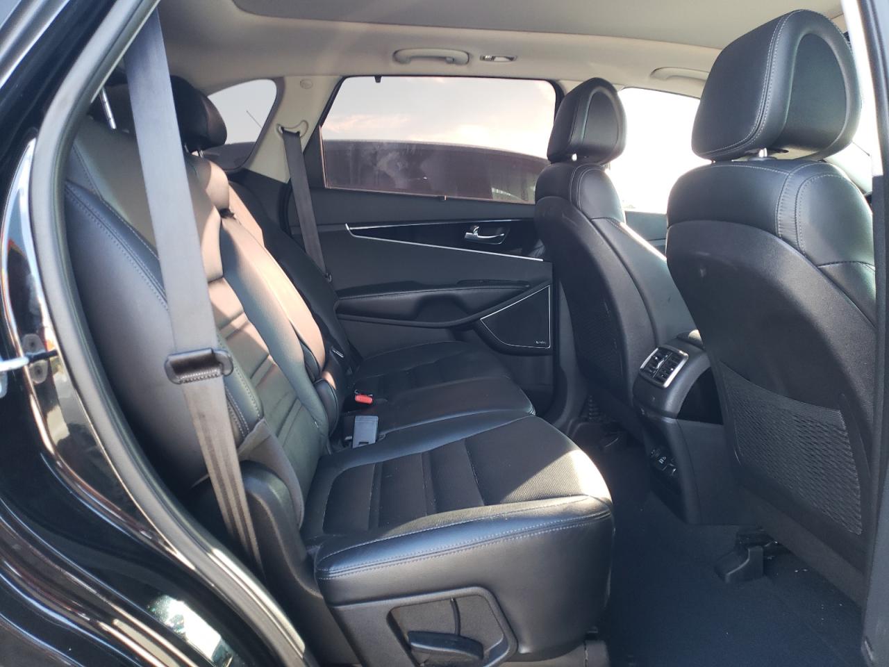 2016 Kia Sorento - Image 11