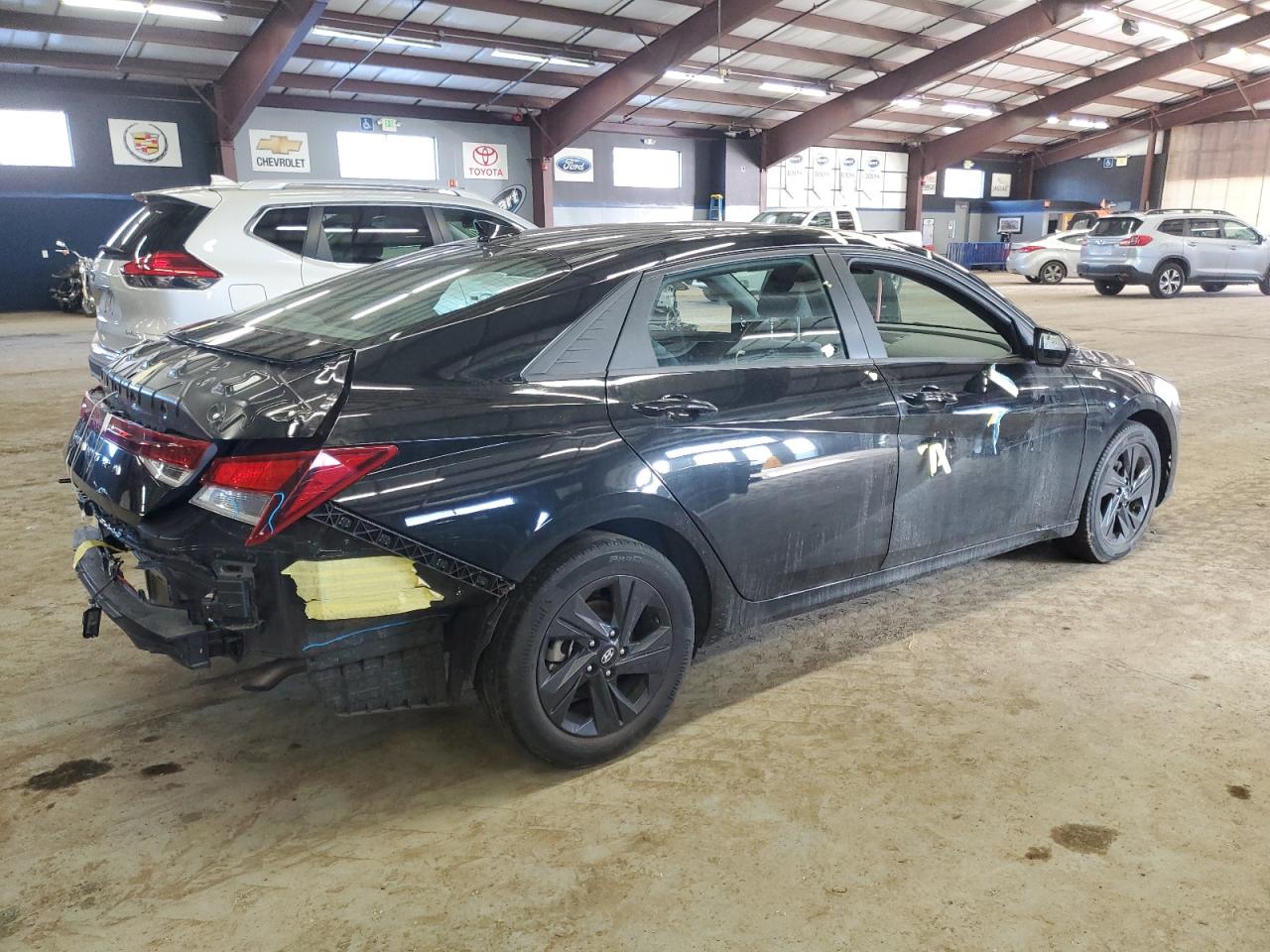 2023 Hyundai Elantra - Image 3