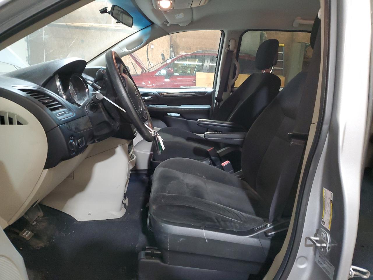 2017 Dodge Caravan - Image 7