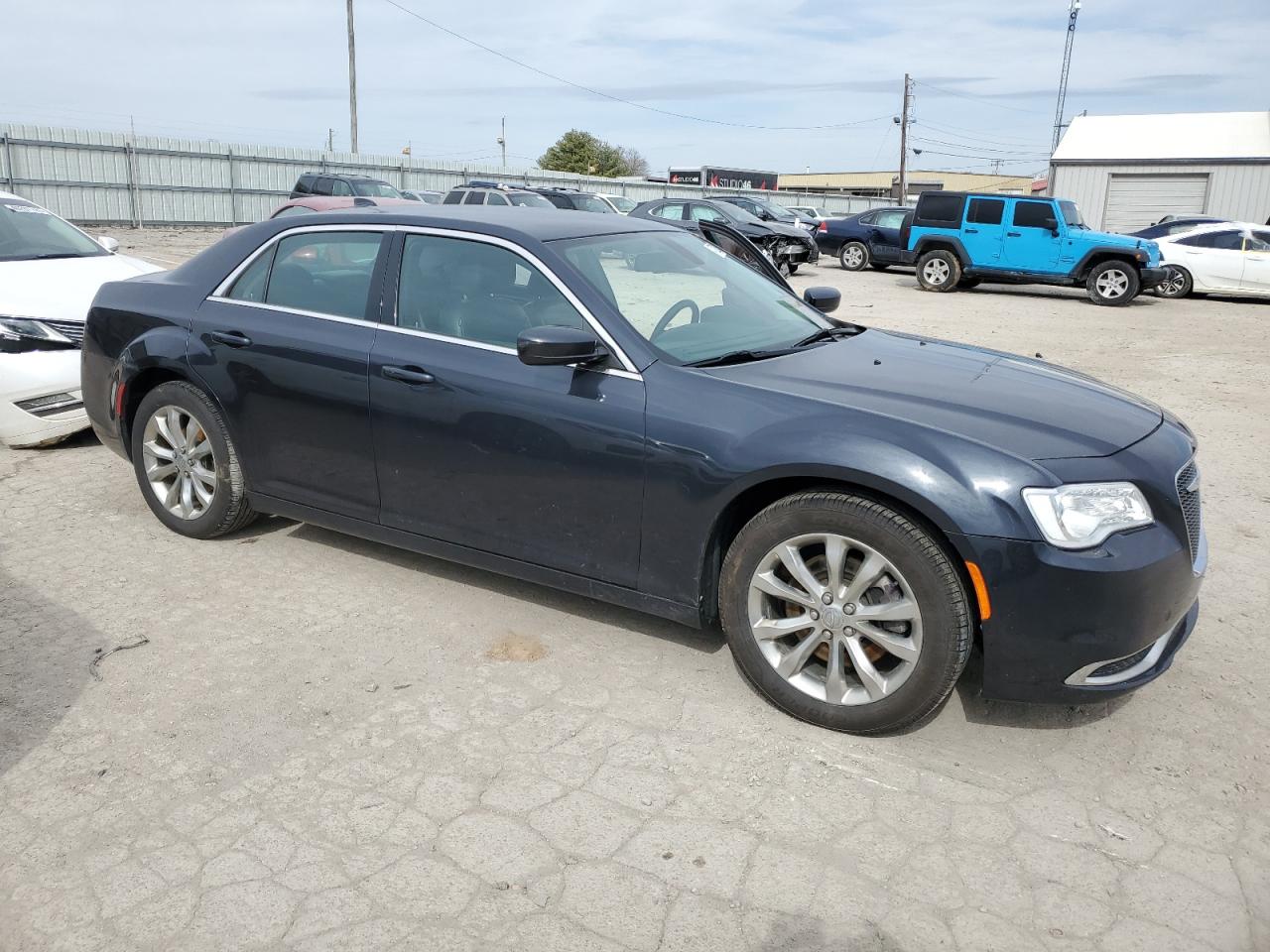 2017 Chrysler 300 - Image 4