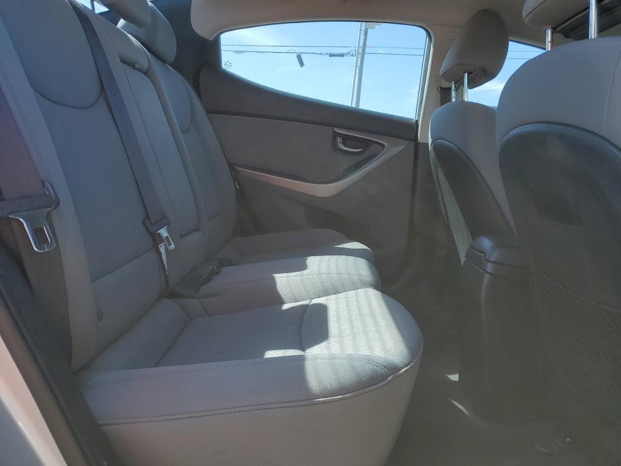 2013 Hyundai Elantra - Image 10