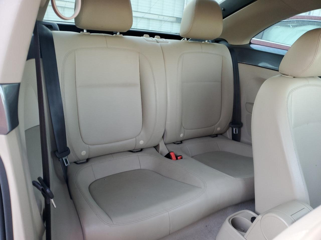 2013 Volkswagen Beetle - Image 10