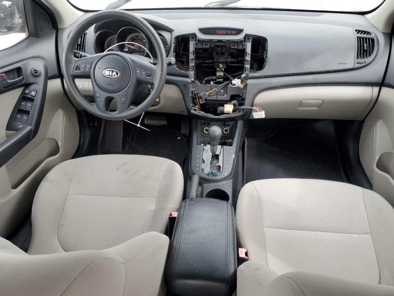 2010 Kia Forte - Image 8