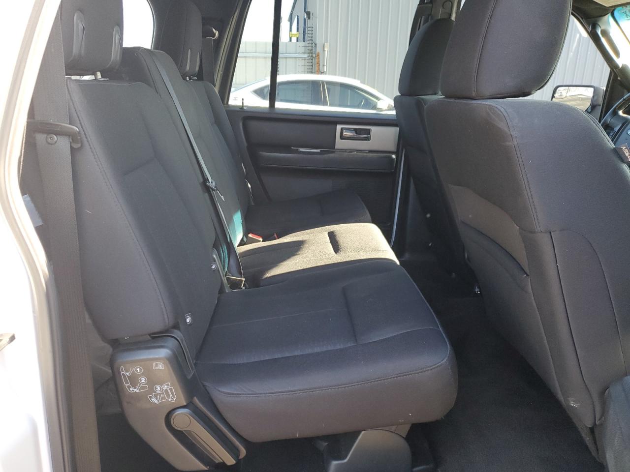 2017 Ford Expedition - Image 10