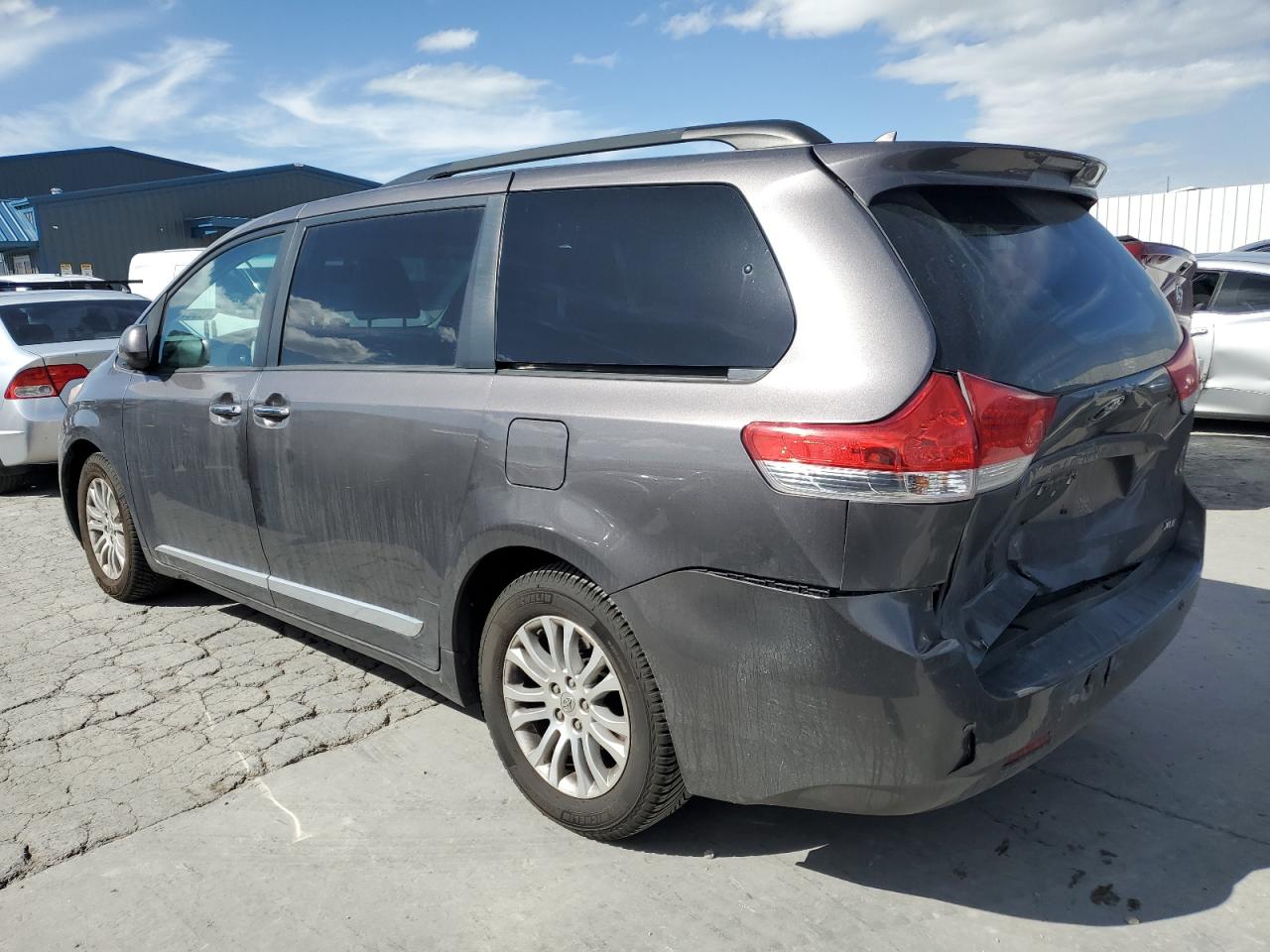 2012 Toyota Sienna - Image 2