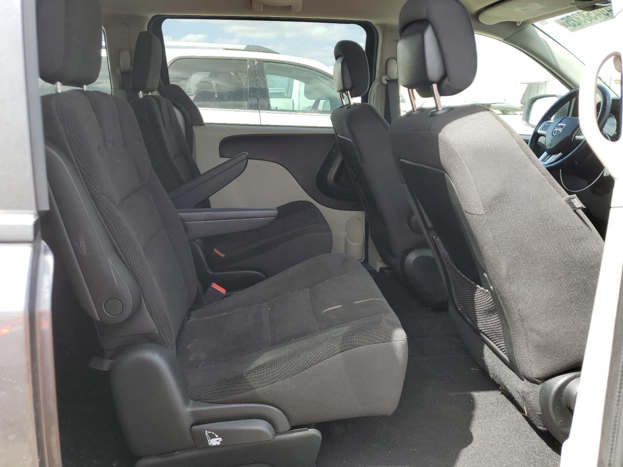2017 Dodge Caravan - Image 11