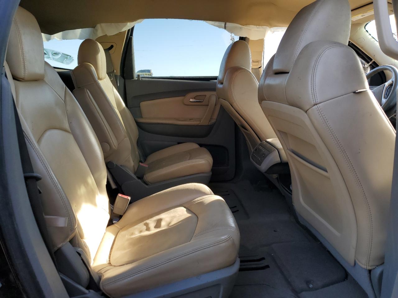 2010 Chevrolet Traverse - Image 12