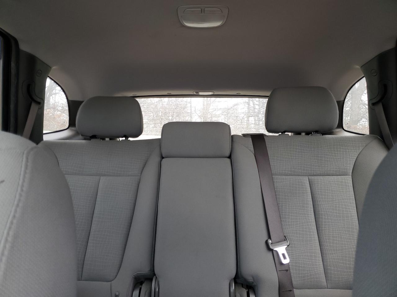 2012 Hyundai Santa Fe - Image 10