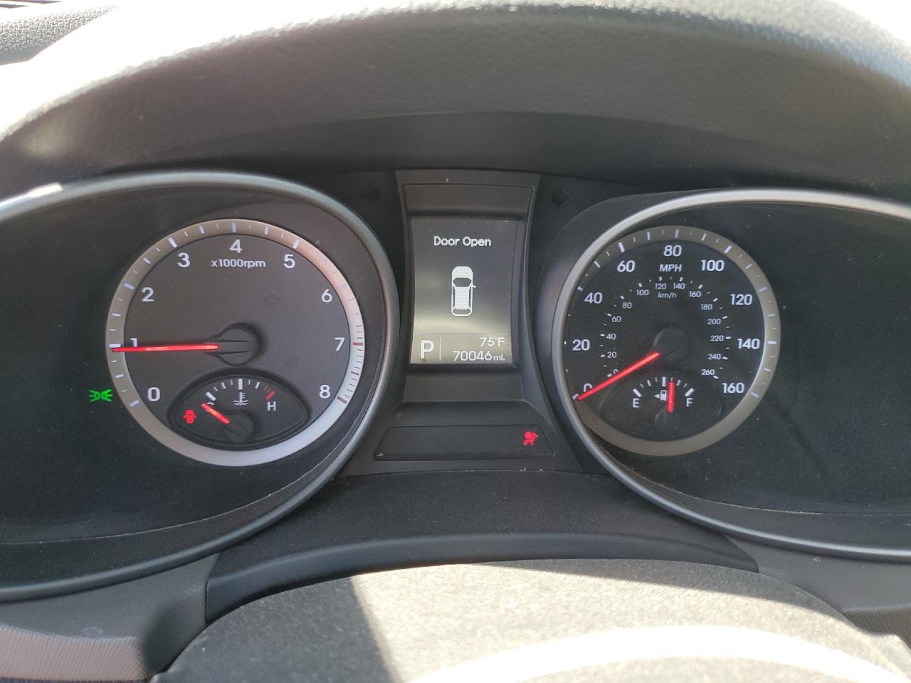 2016 Hyundai Santa Fe - Image 9