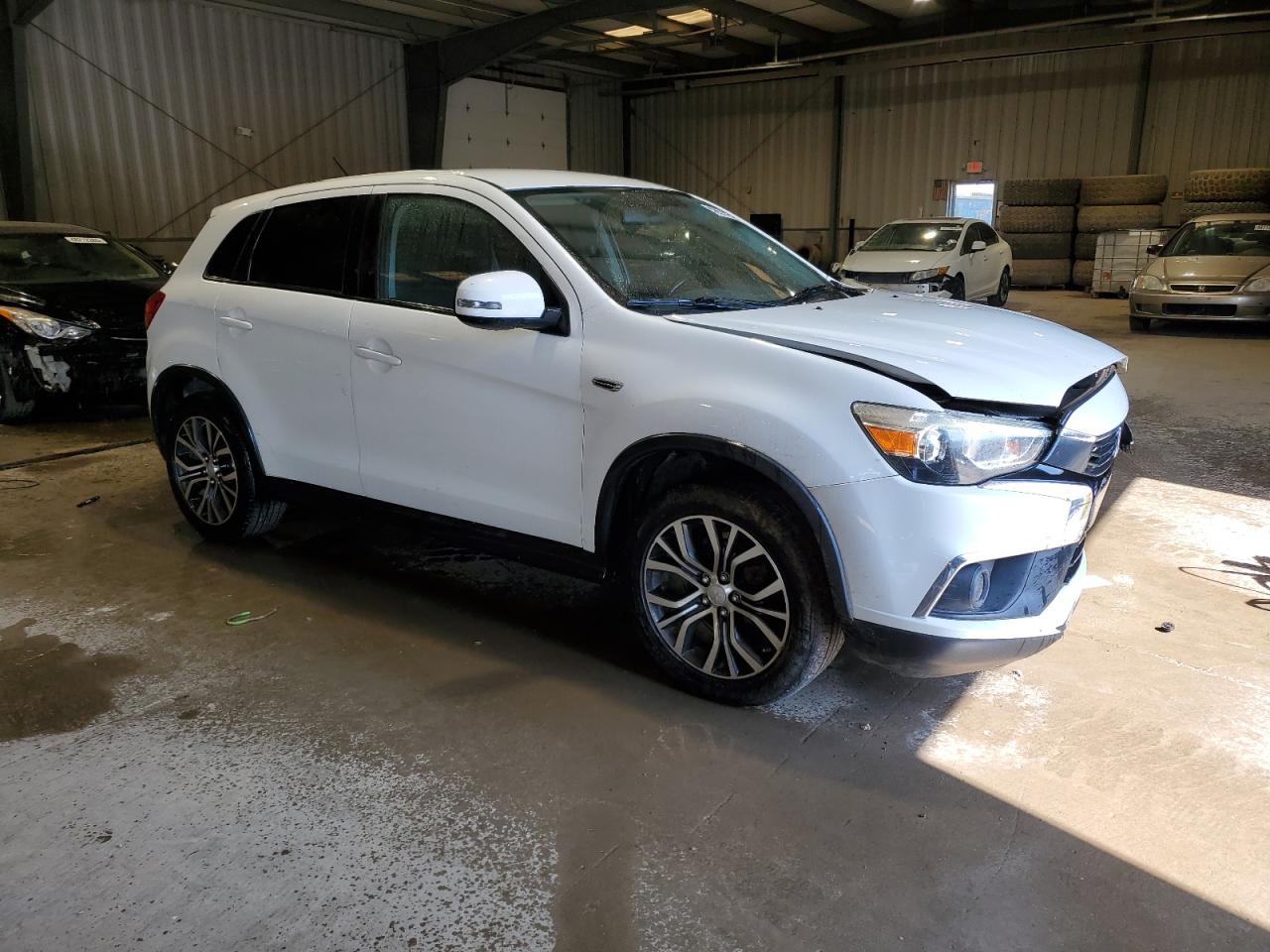 2016 Mitsubishi Outlander - Image 4