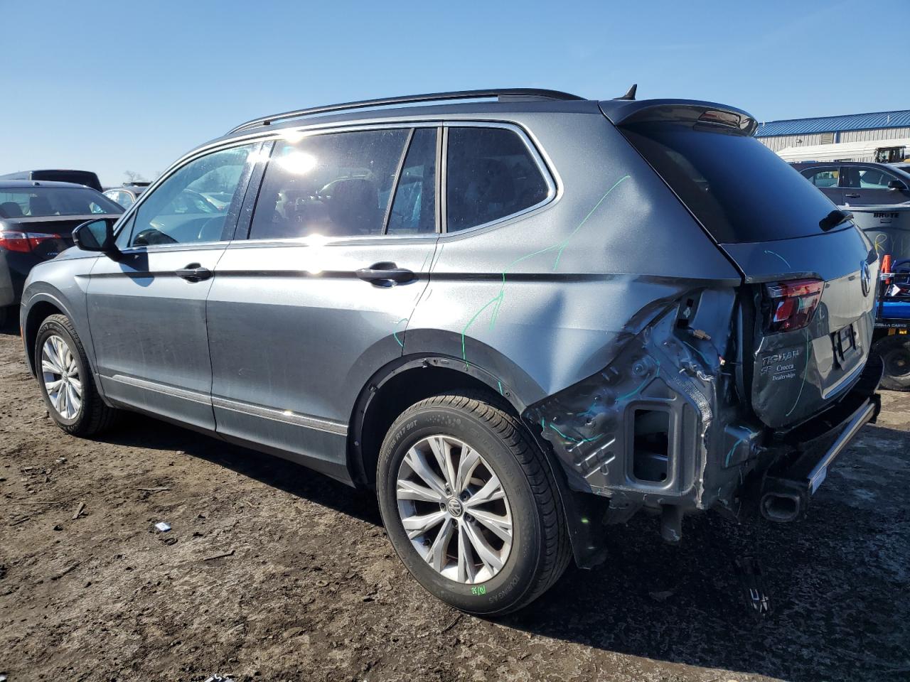 2018 Volkswagen Tiguan - Image 2