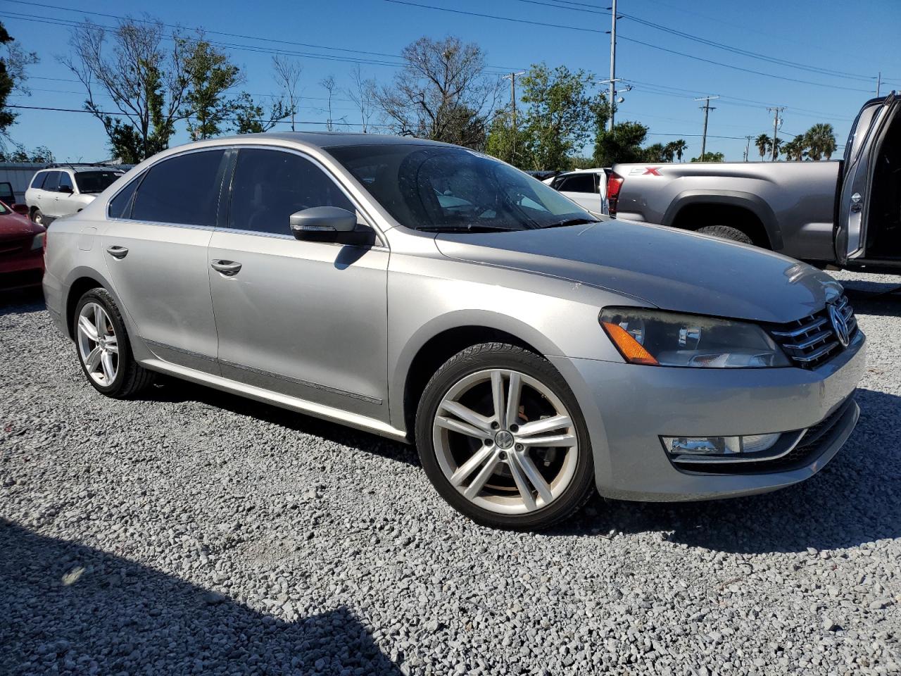 2014 Volkswagen Passat - Image 4