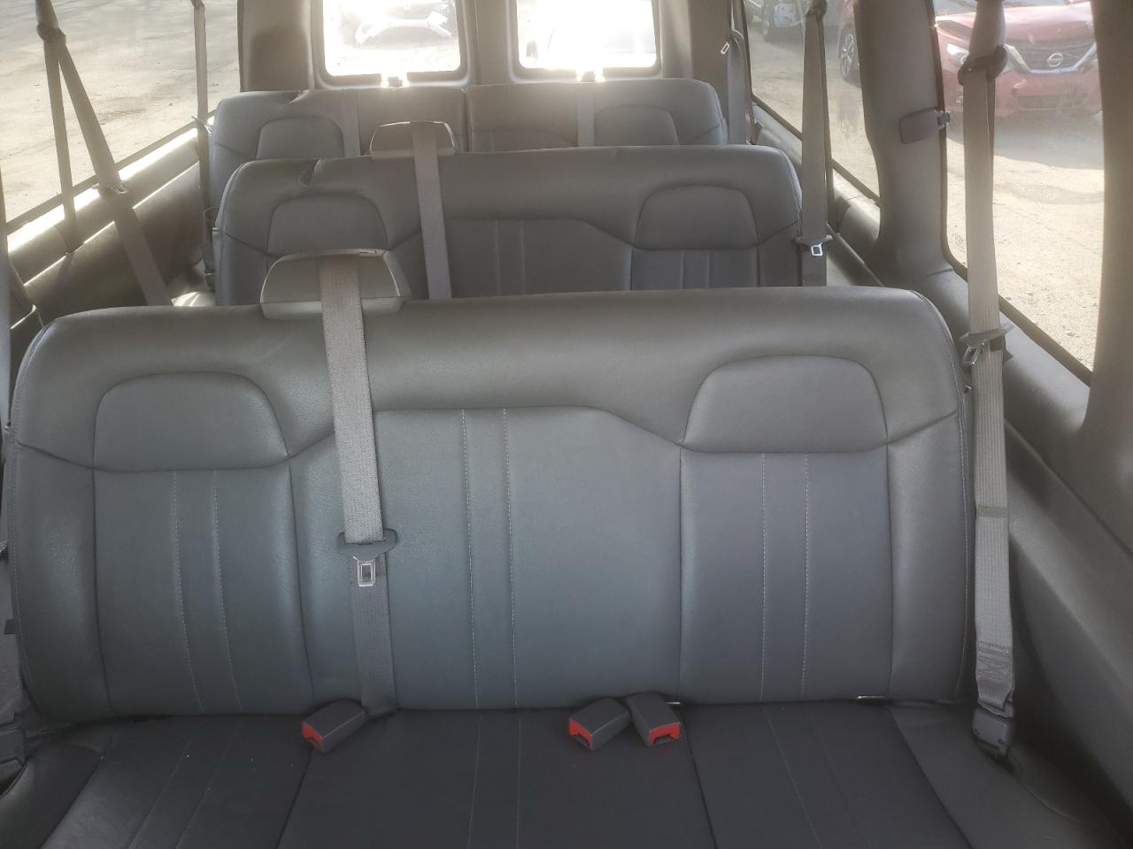 2016 GMC Savana - Image 10