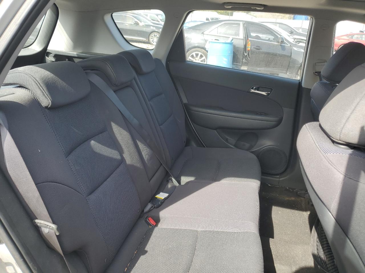 2010 Hyundai Elantra - Image 10