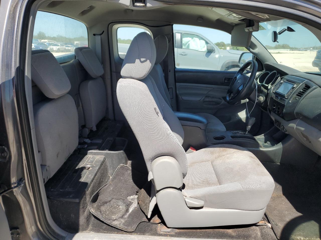 2014 Toyota Tacoma - Image 10