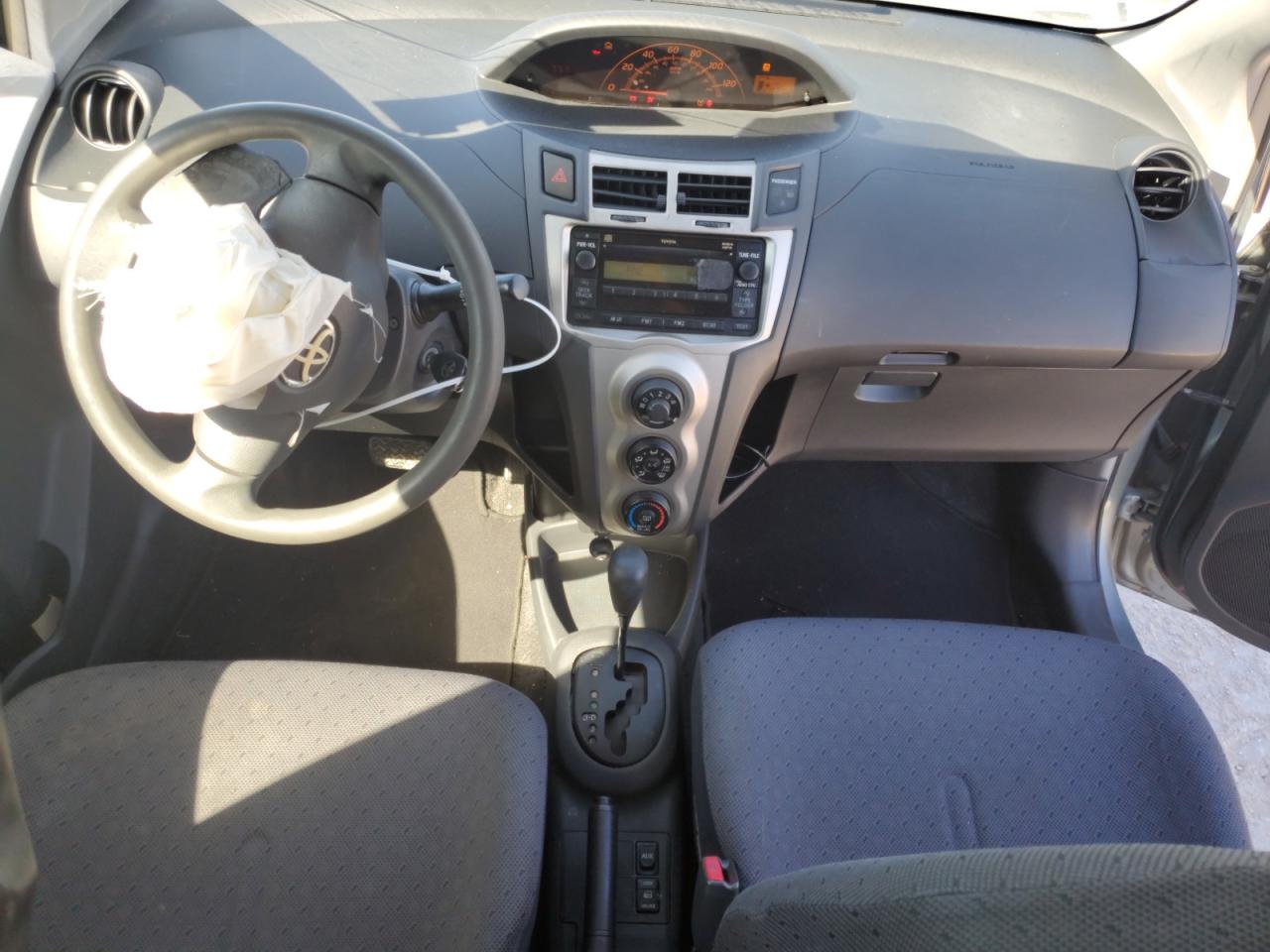 2010 Toyota Yaris - Image 8