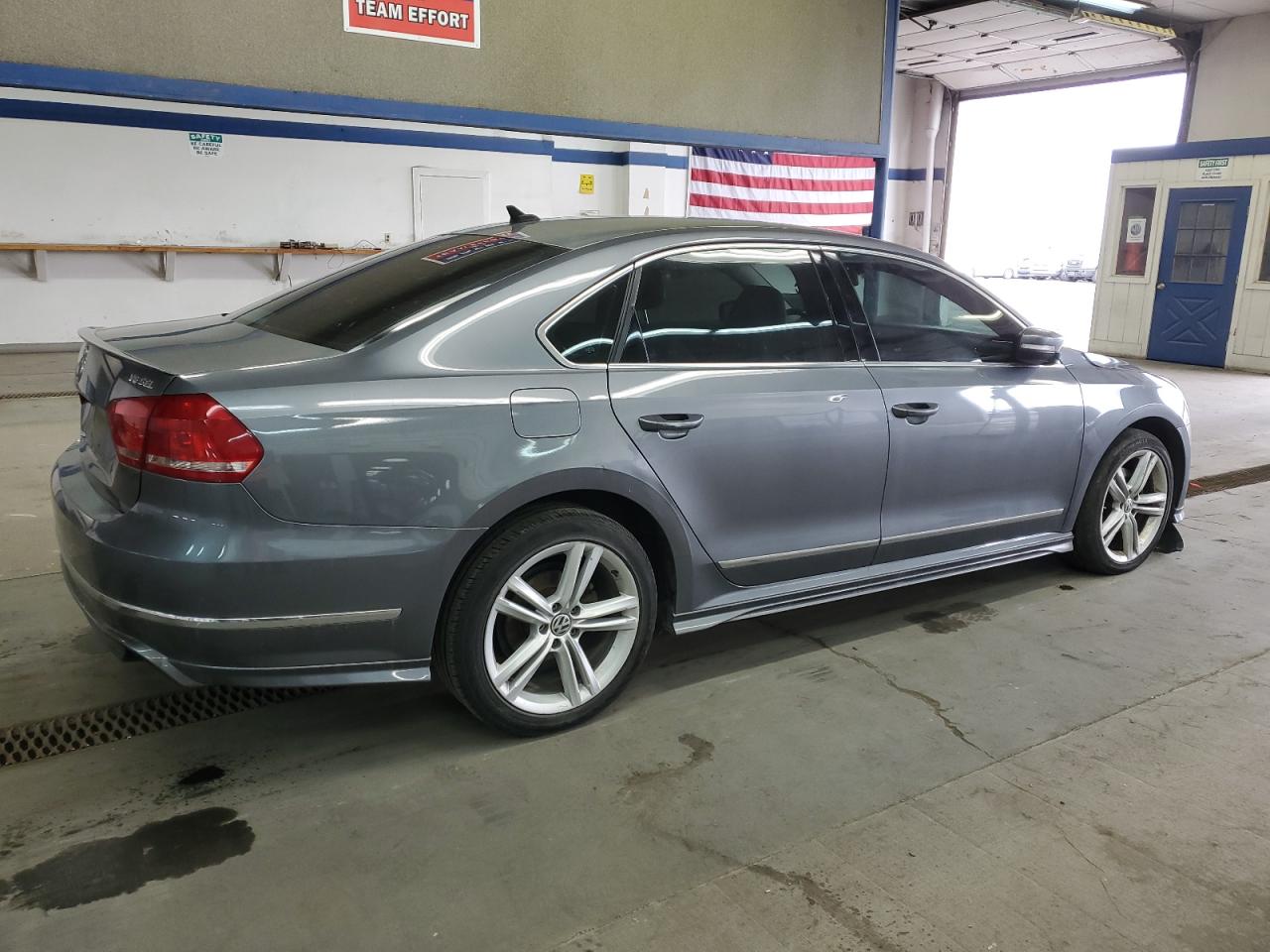 2014 Volkswagen Passat - Image 3