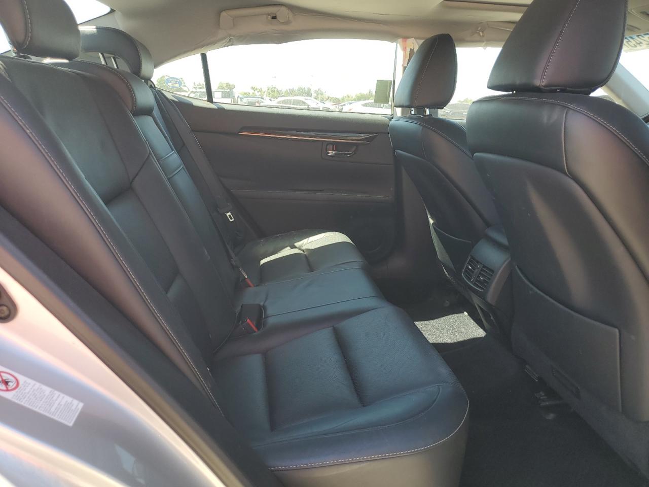 2013 Lexus ES - Image 10
