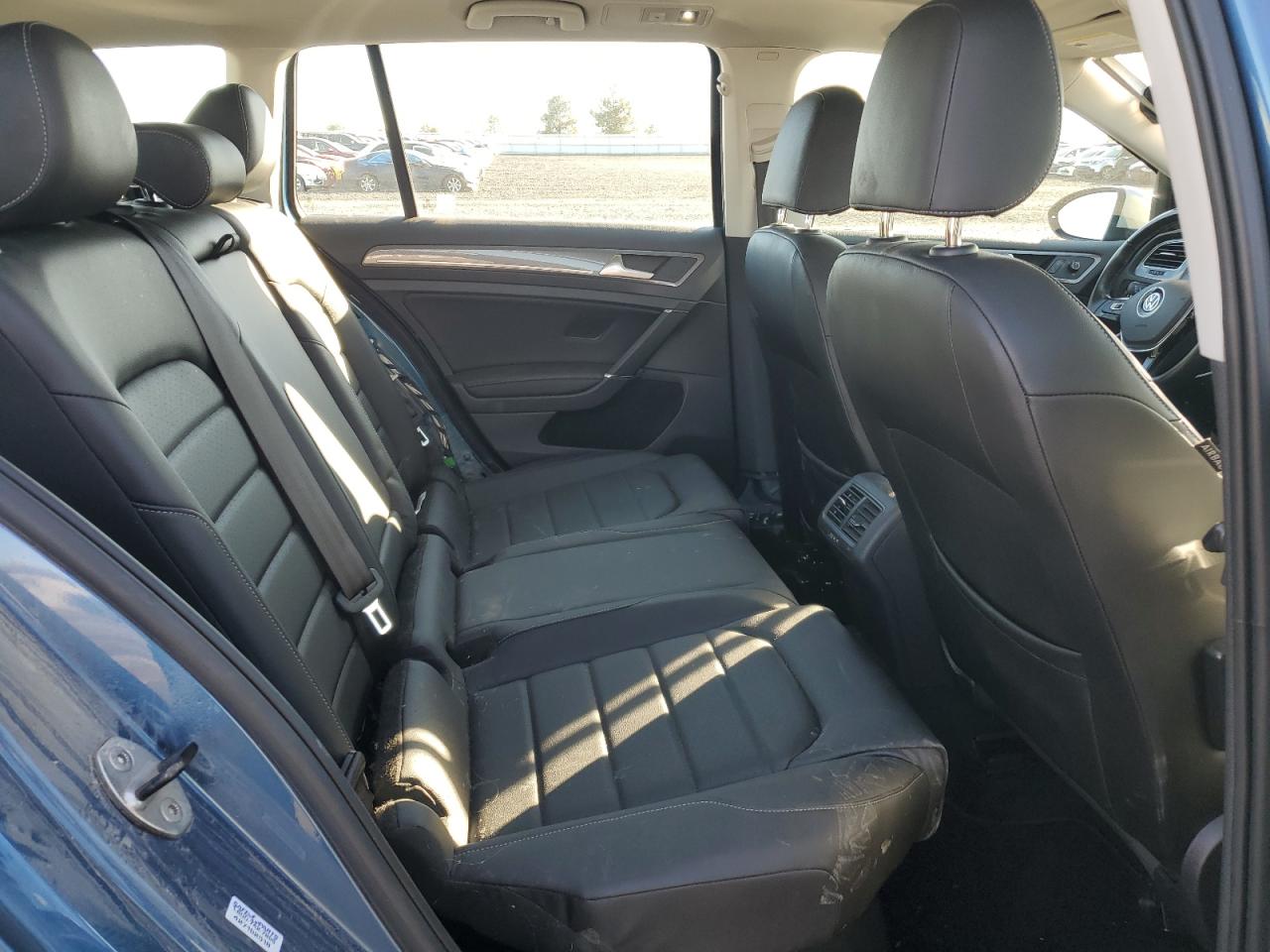 2017 Volkswagen Golf - Image 10