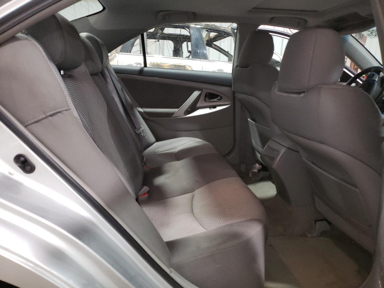 2009 Toyota Camry - Image 10