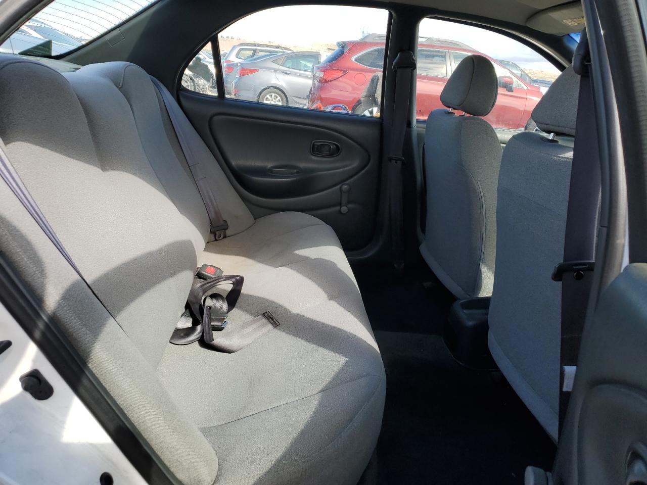 1998 Hyundai Elantra - Image 10