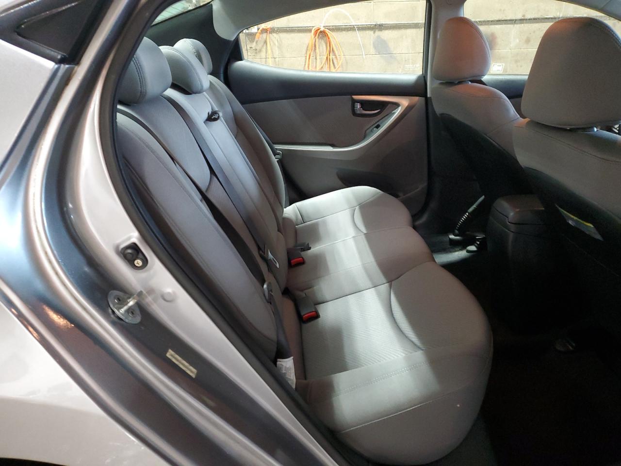 2012 Hyundai Elantra - Image 10