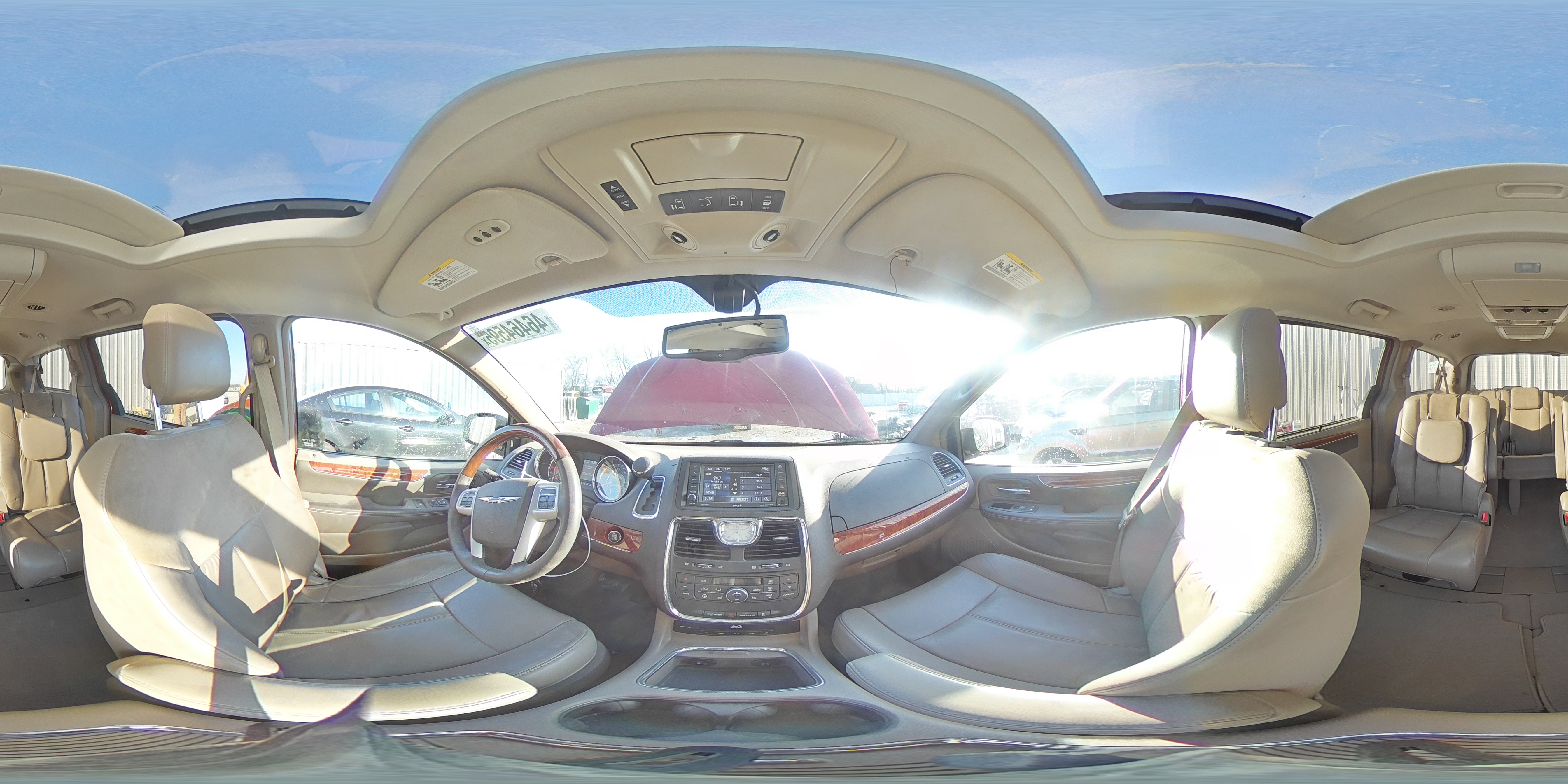 2014 Chrysler Town & Country - Image 15