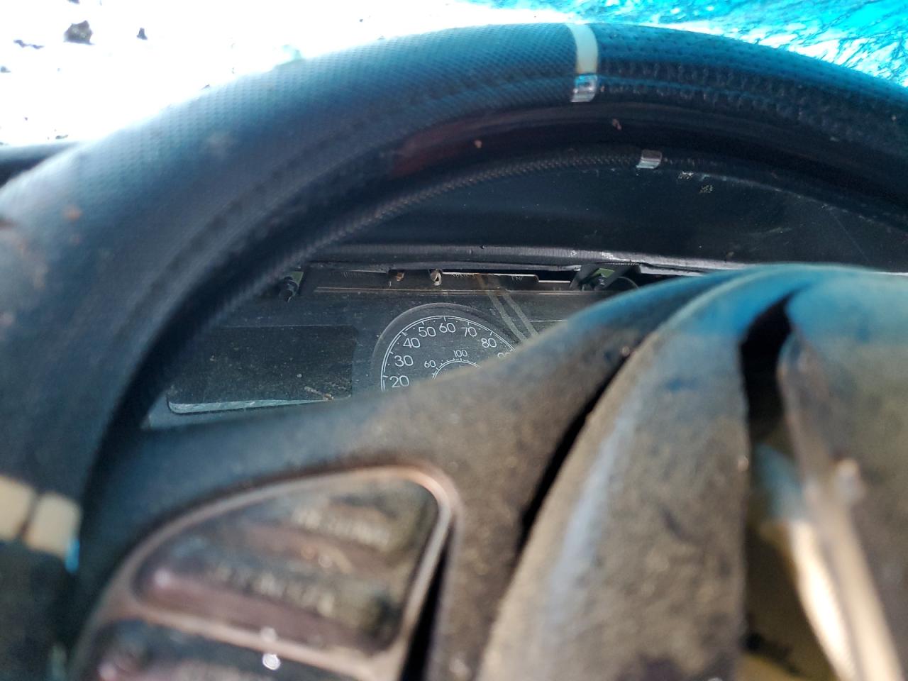 2003 Lincoln Town Car Signature VIN: 1LNHM82W33Y650465 Lot: 50131445