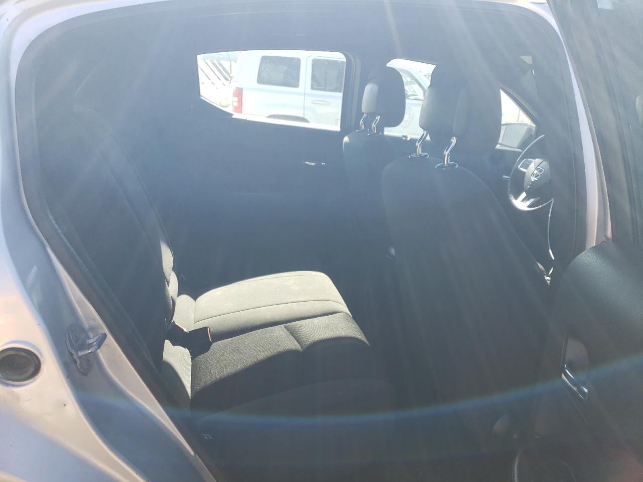 2011 Dodge Avenger - Image 10