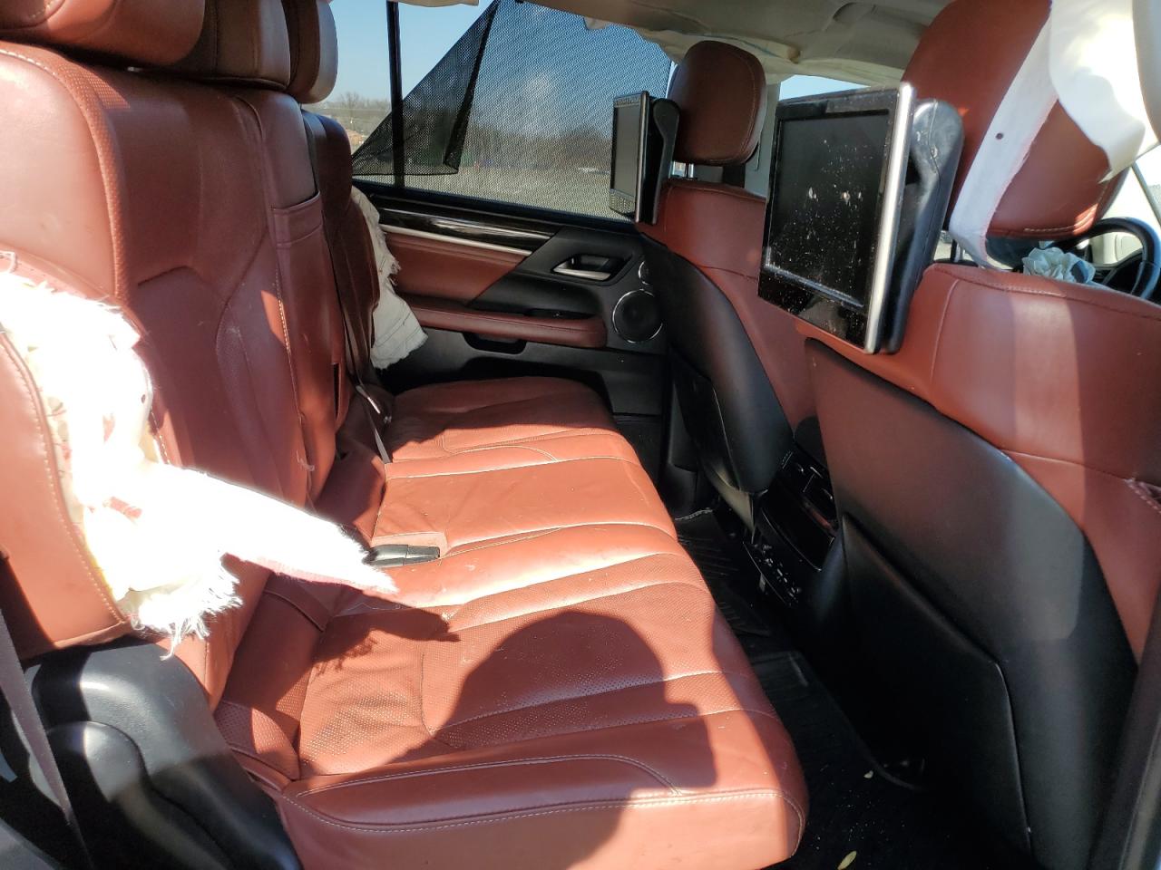 2017 Lexus LX - Image 12