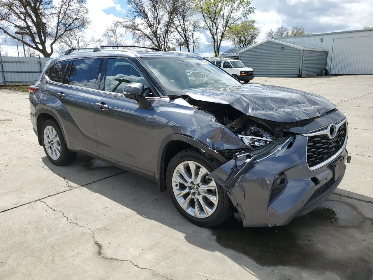 2020 Toyota Highlander - Image 4