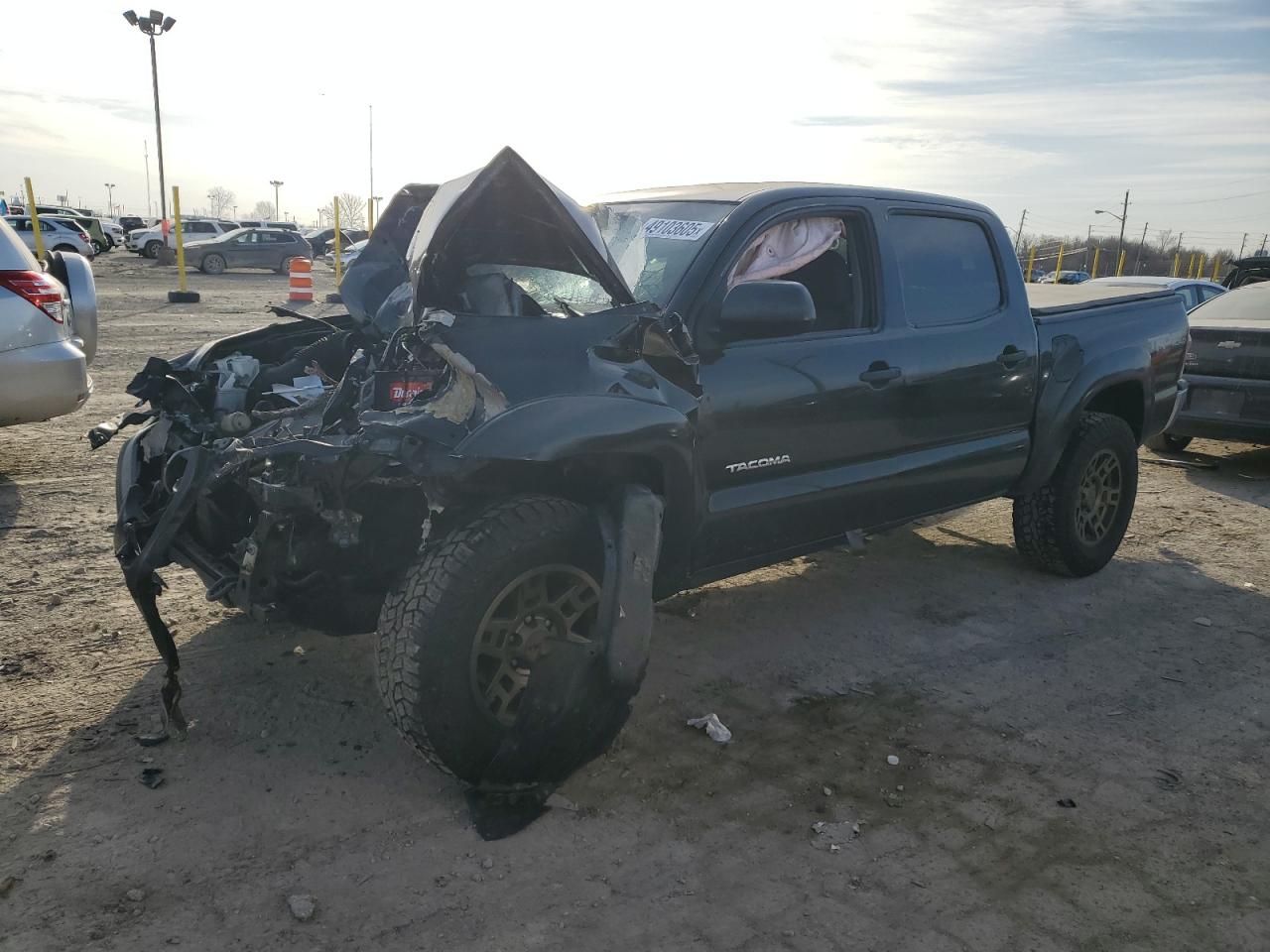 2015 Toyota Tacoma Double Cab zu verkaufen in Indianapolis, IN - Front End