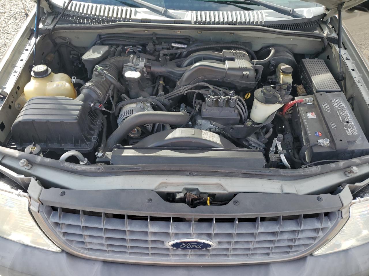 2004 Ford Explorer - Image 12