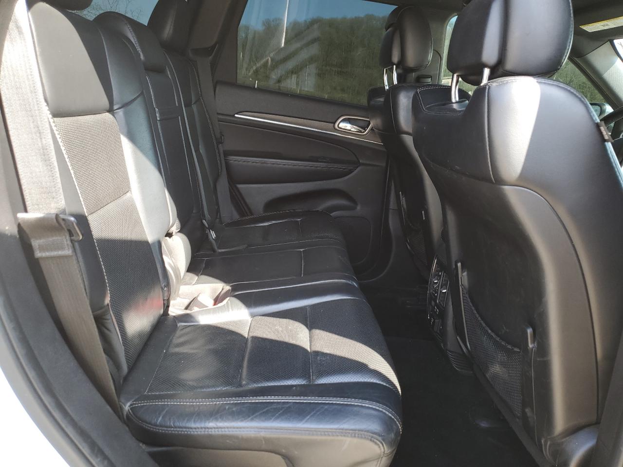 2015 Jeep Grand Cherokee - Image 11