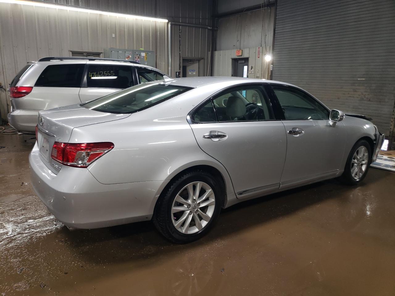 2011 Lexus ES - Image 3