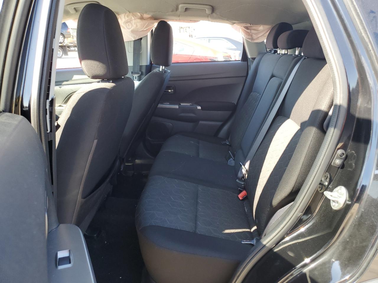 2020 Mitsubishi Outlander - Image 11